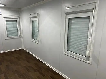 Contenedor de oficina estándar con dos ventanas